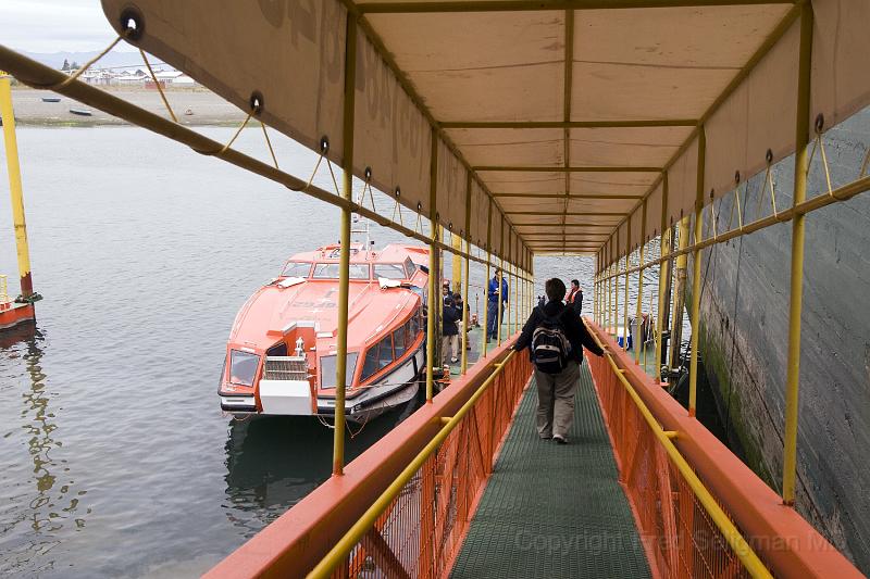 20071219 155732 D200 3900x2600.jpg - Boarding tender, Porto Montt, Chile